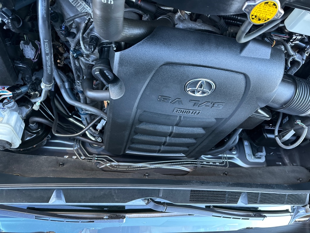 Toyota Tundra 4WD Truck CrewMax 5.7L V8 6-Spd AT Platinum (Natl) 2016