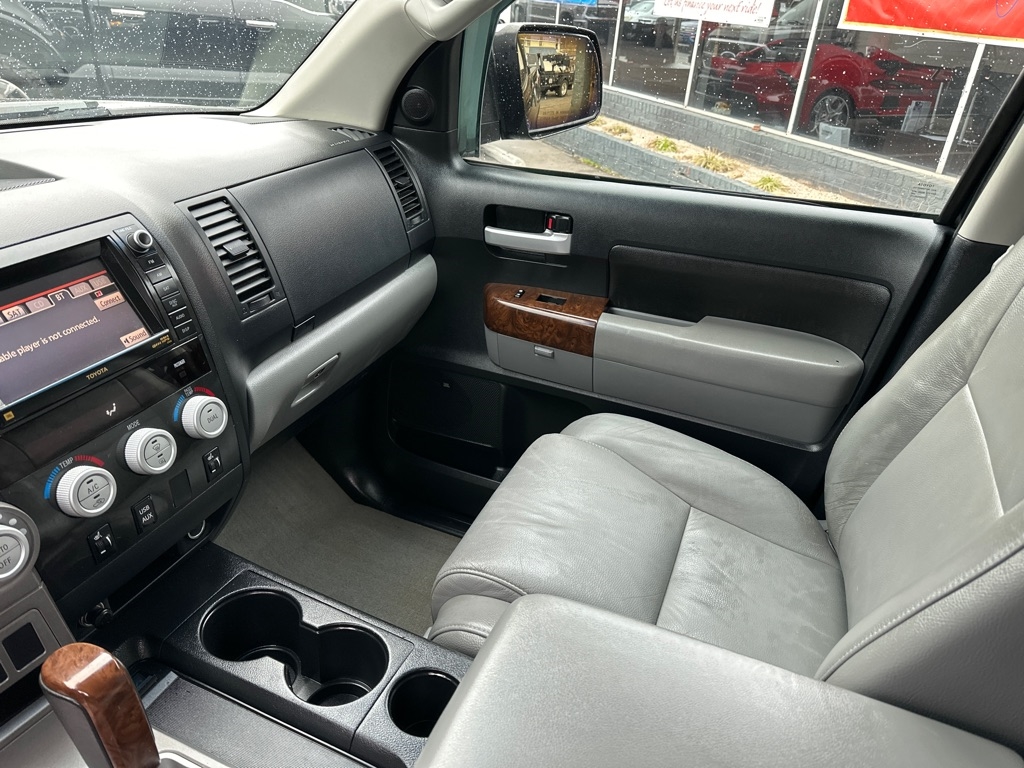 Toyota Tundra 4WD Truck Dbl 5.7L FFV V8 6-Spd AT LTD (Natl) 2010