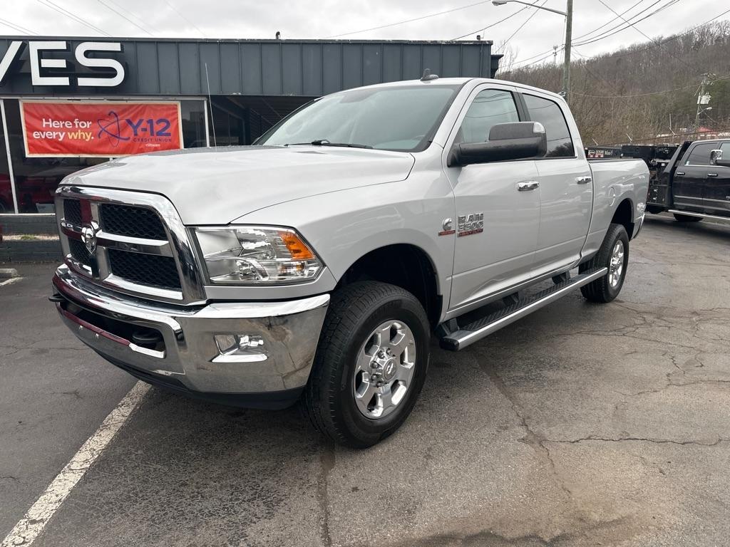 RAM 3500 SLT 4x4 Crew Cab 6'4" Box 2017