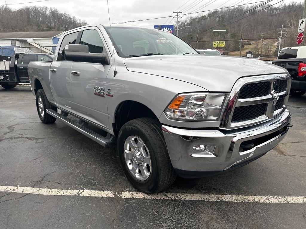 RAM 3500 SLT 4x4 Crew Cab 6'4" Box 2017