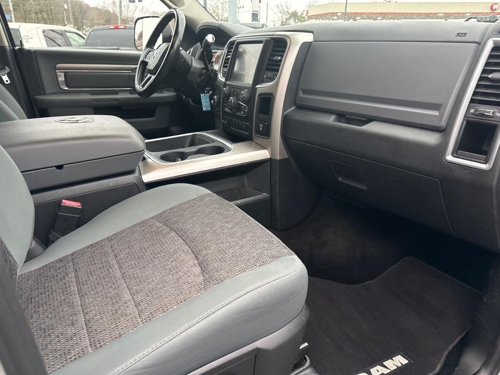 RAM 3500 SLT 4x4 Crew Cab 6'4" Box 2017