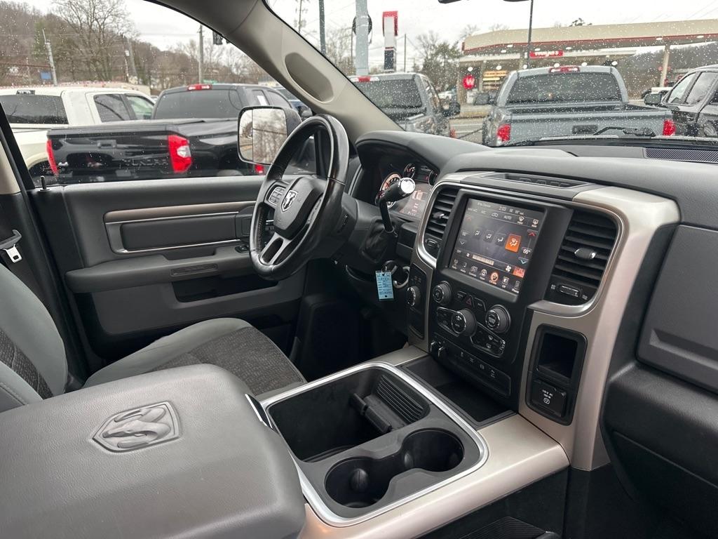 RAM 3500 SLT 4x4 Crew Cab 6'4" Box 2017