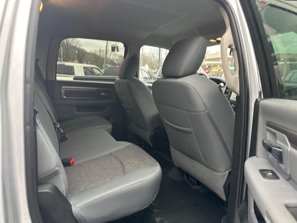 RAM 3500 SLT 4x4 Crew Cab 6'4" Box 2017