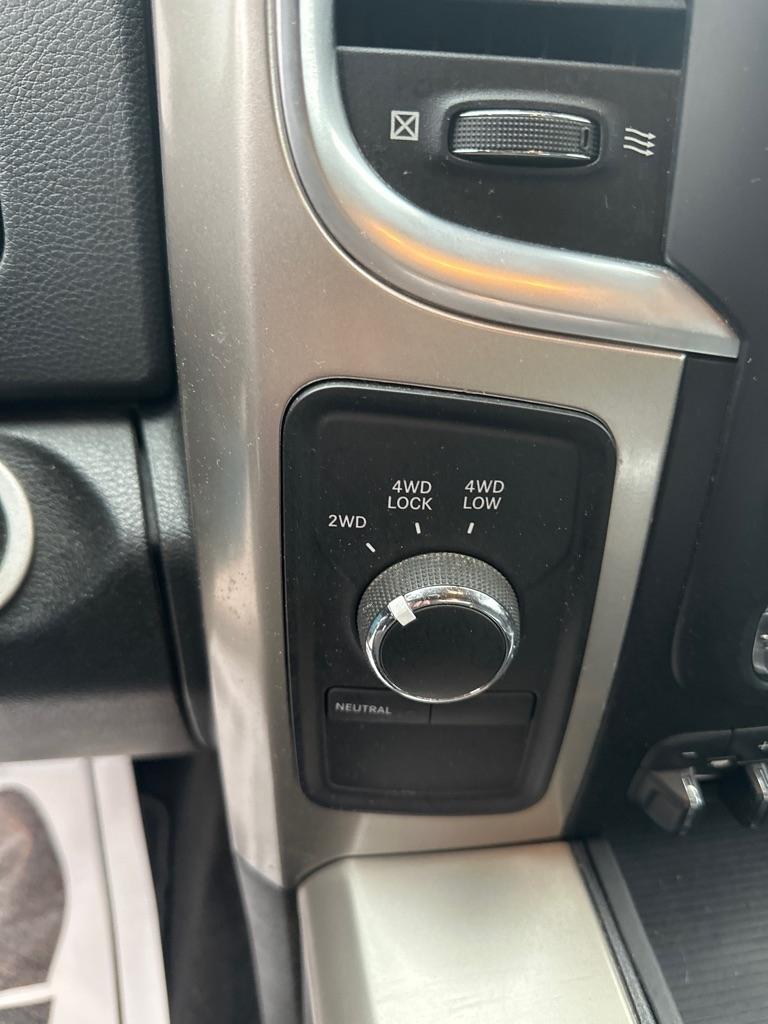 RAM 3500 SLT 4x4 Crew Cab 6'4" Box 2017