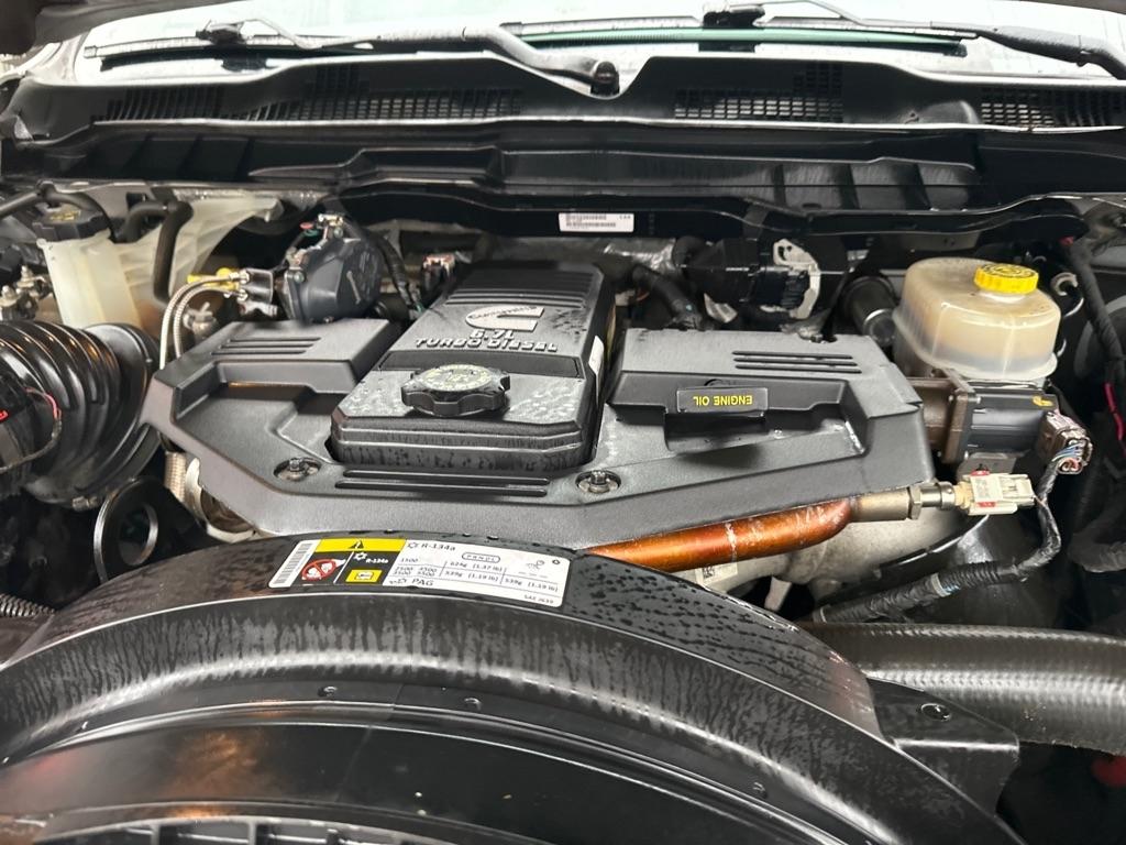 RAM 3500 SLT 4x4 Crew Cab 6'4" Box 2017