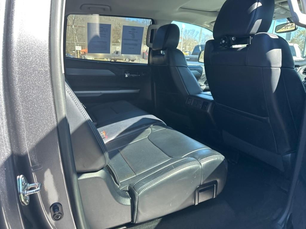 Toyota Tundra 4WD Truck CrewMax 5.7L V8 6-Spd AT Platinum (Natl) 2016