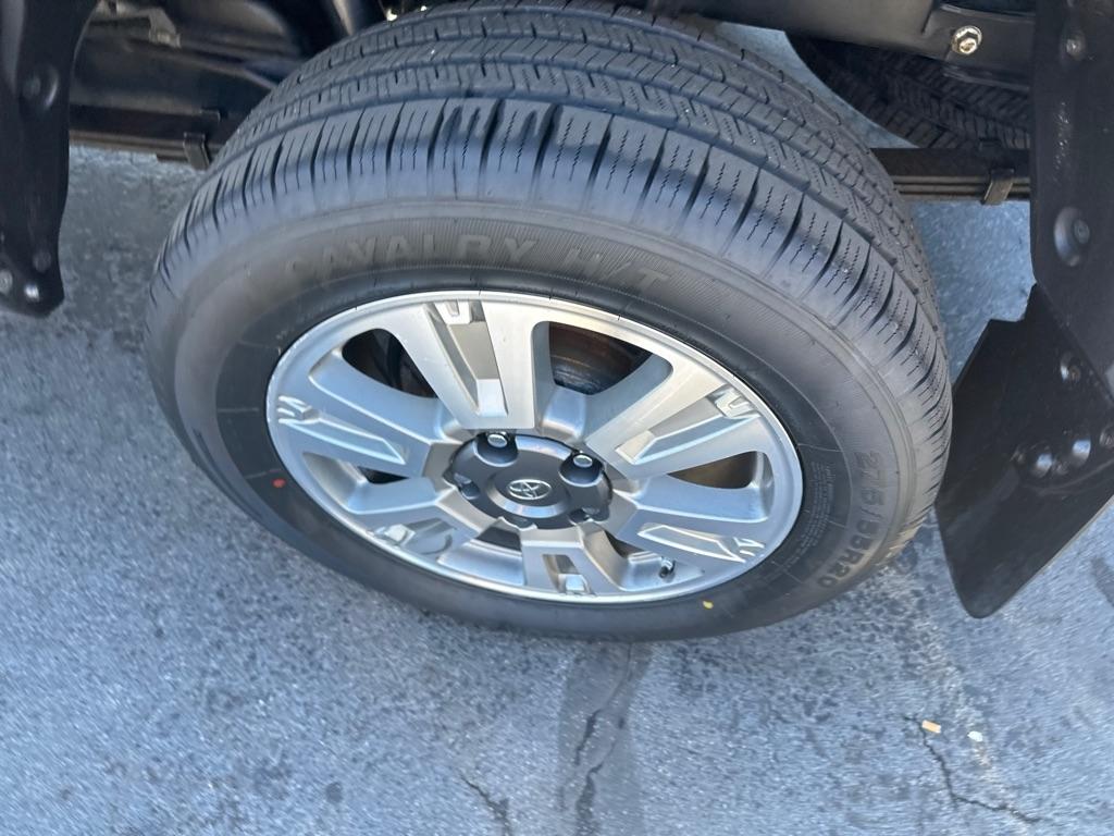 Toyota Tundra 4WD Truck CrewMax 5.7L V8 6-Spd AT Platinum (Natl) 2016