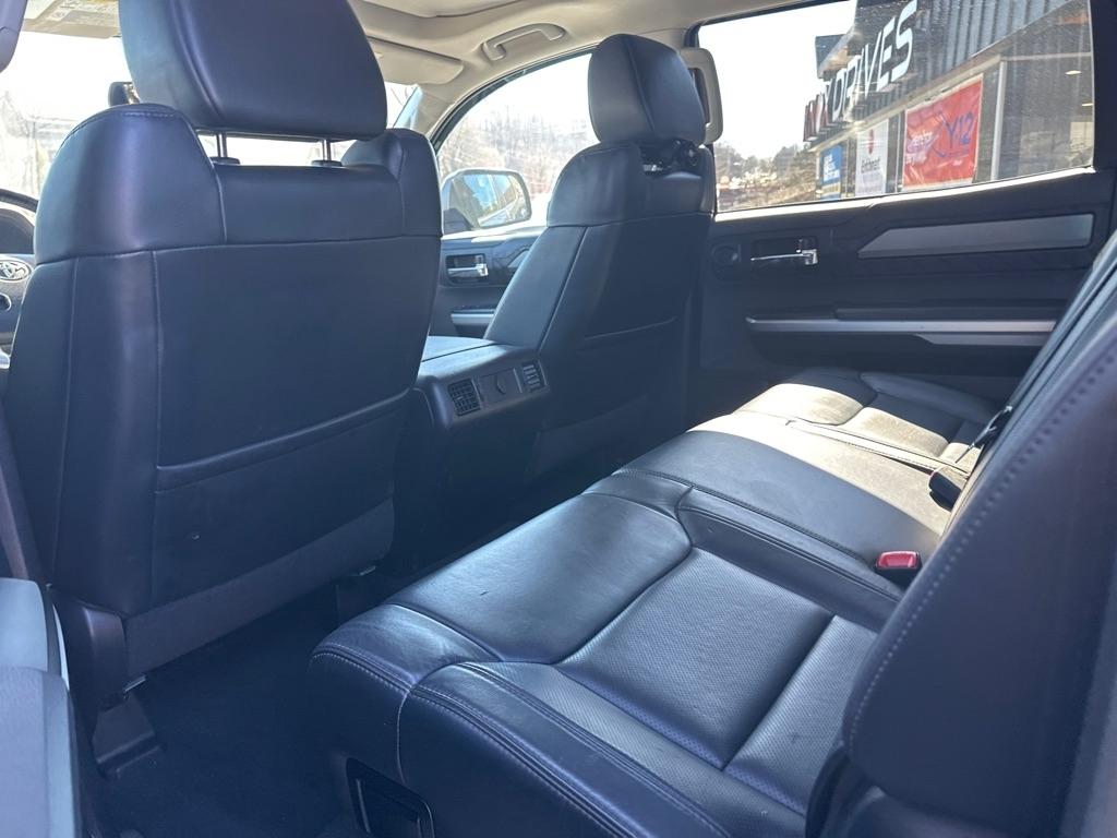 Toyota Tundra 4WD Truck CrewMax 5.7L V8 6-Spd AT Platinum (Natl) 2016