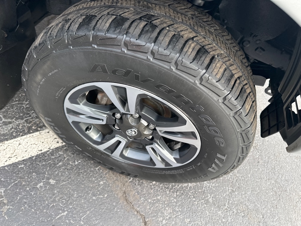 Toyota Tacoma 4WD Double Cab V6 MT (Natl) 2012