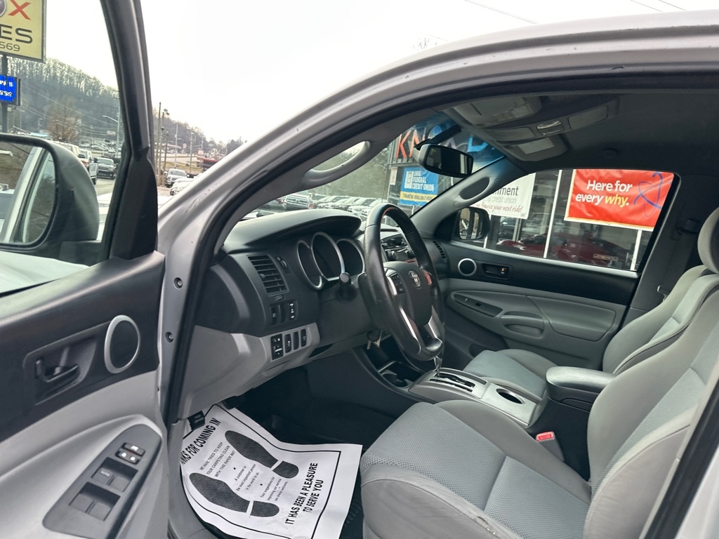 Toyota Tacoma 4WD Double Cab V6 MT (Natl) 2012