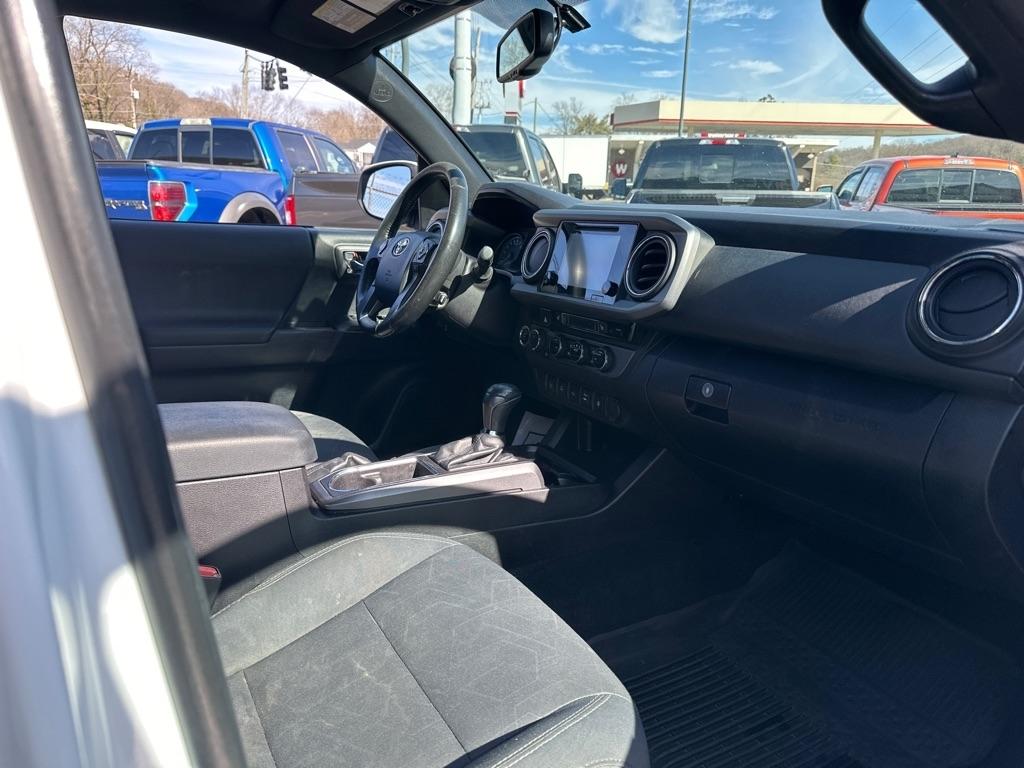 Toyota Tacoma 4WD Double Cab V6 MT TRD Off Road (Natl) 2016