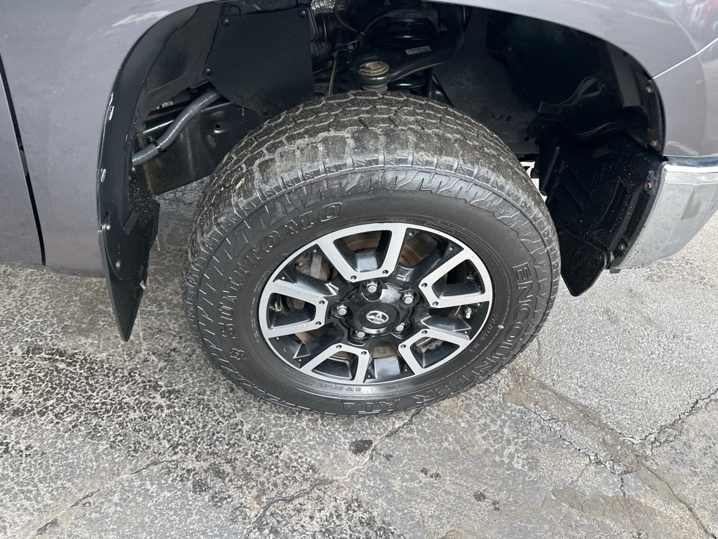 Toyota Tundra 4WD Truck CrewMax 5.7L V8 6-Spd AT LTD (Natl) 2016