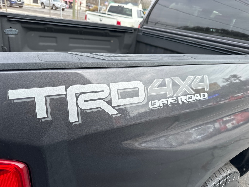 Toyota Tundra 4WD Truck CrewMax 5.7L V8 6-Spd AT LTD (Natl) 2016