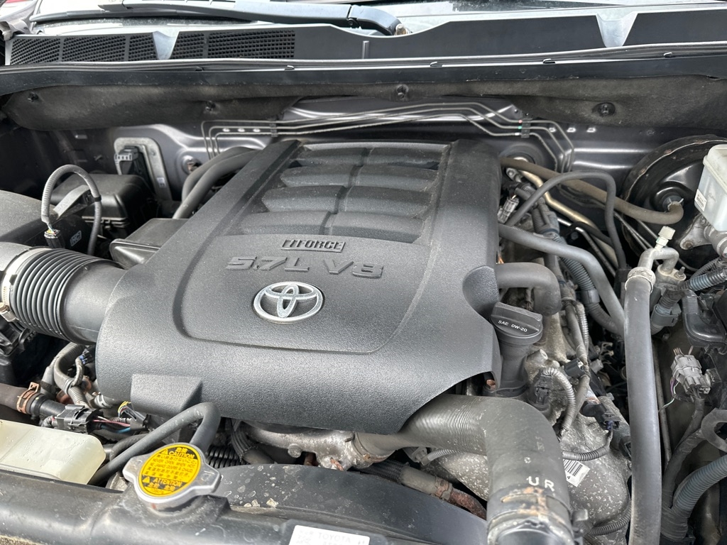 Toyota Tundra 4WD Truck CrewMax 5.7L V8 6-Spd AT LTD (Natl) 2016