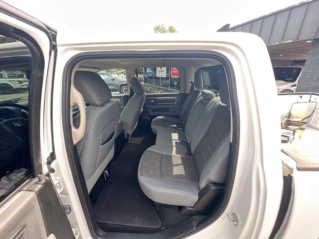 RAM 1500 4WD Crew Cab 140.5" Big Horn 2014