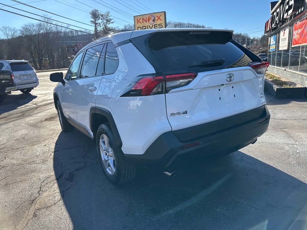 Toyota RAV4 LE AWD (Natl) 2021