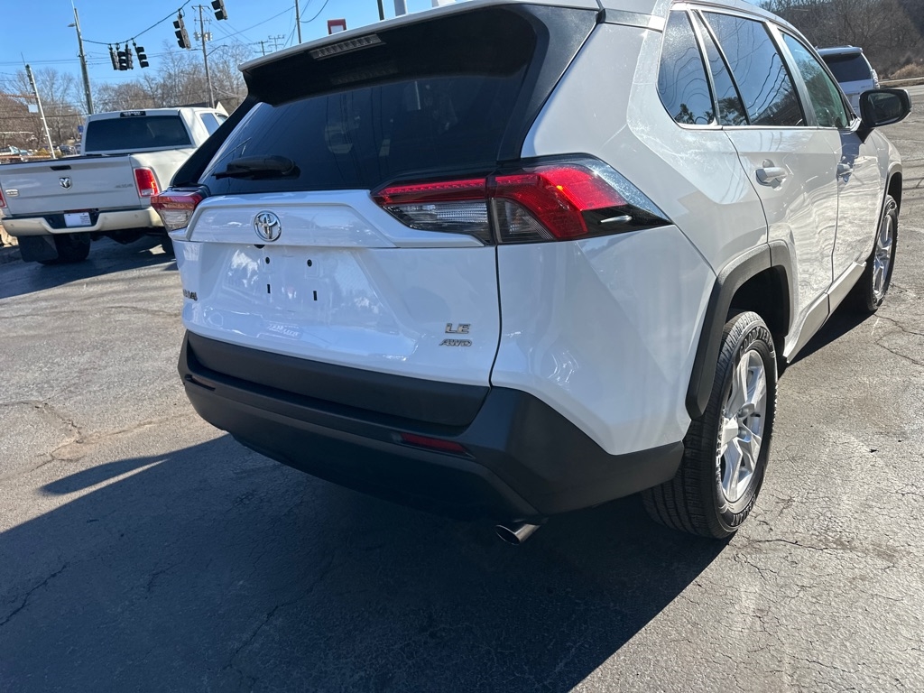 Toyota RAV4 LE AWD (Natl) 2021