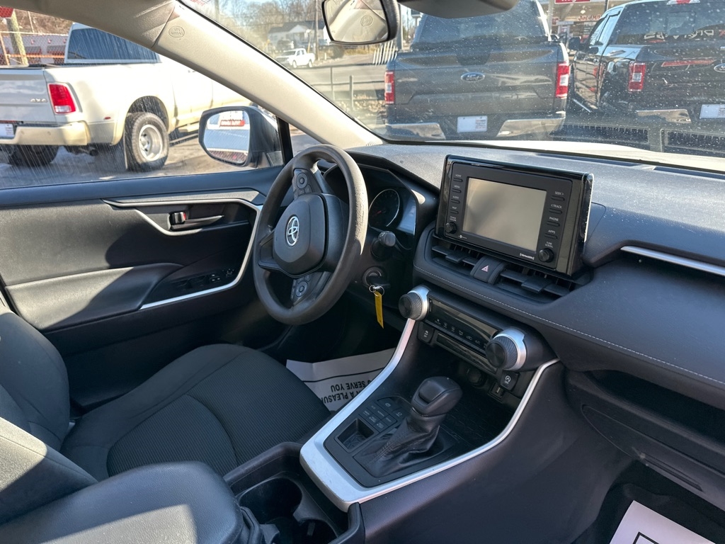 Toyota RAV4 LE AWD (Natl) 2021