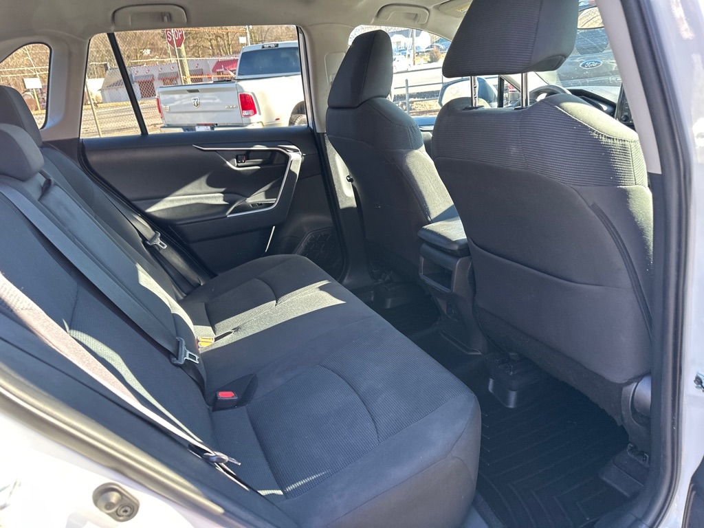 Toyota RAV4 LE AWD (Natl) 2021