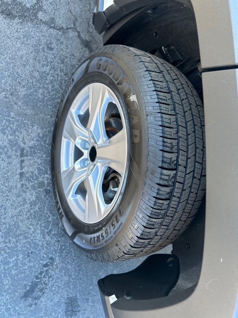 Toyota RAV4 LE AWD (Natl) 2021