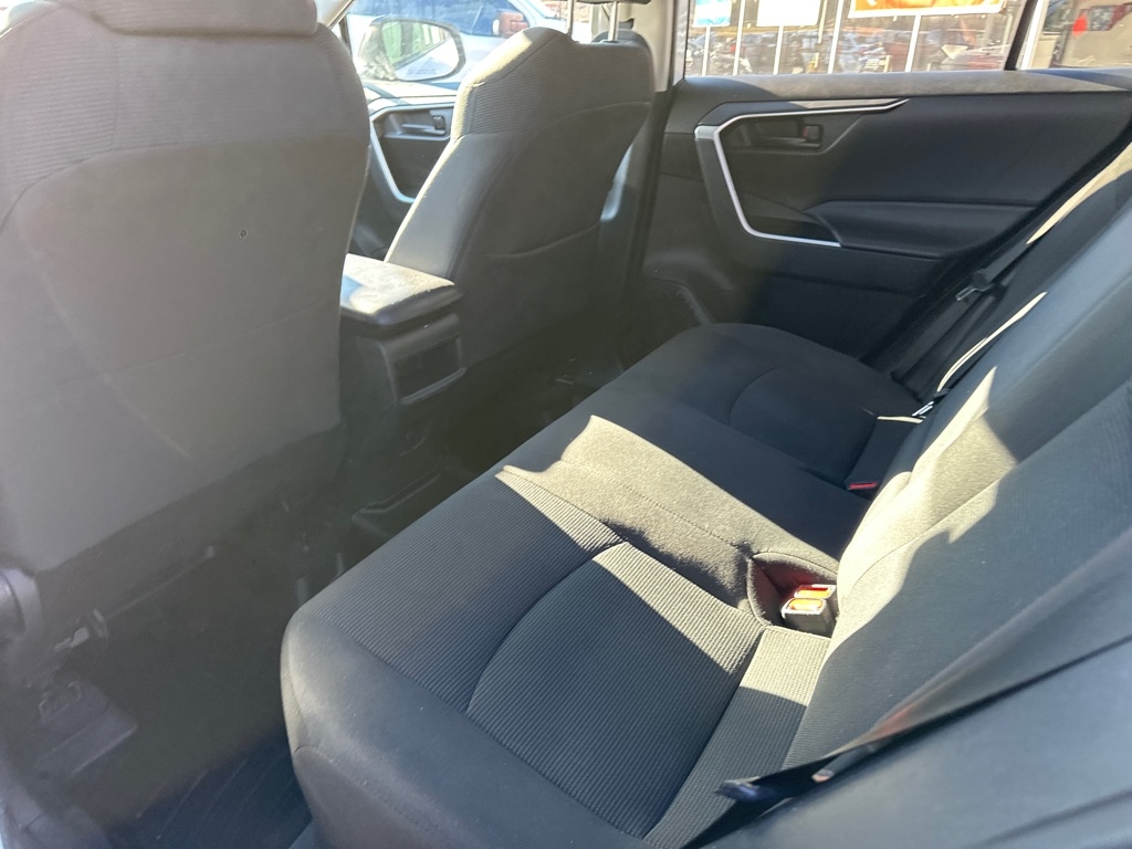 Toyota RAV4 LE AWD (Natl) 2021