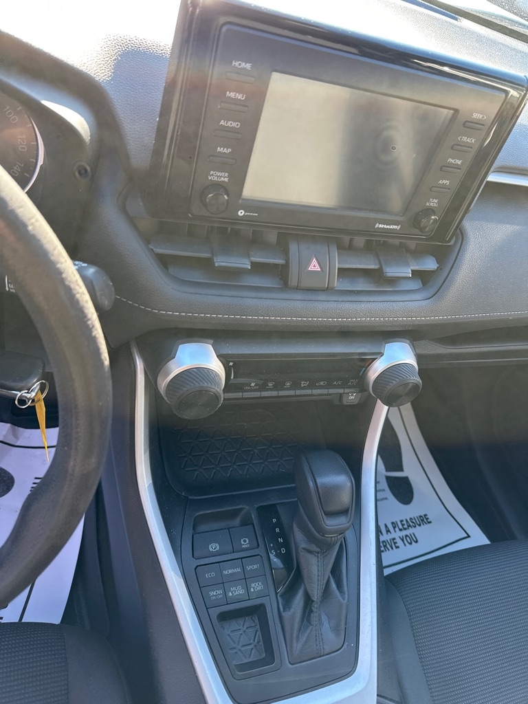 Toyota RAV4 LE AWD (Natl) 2021