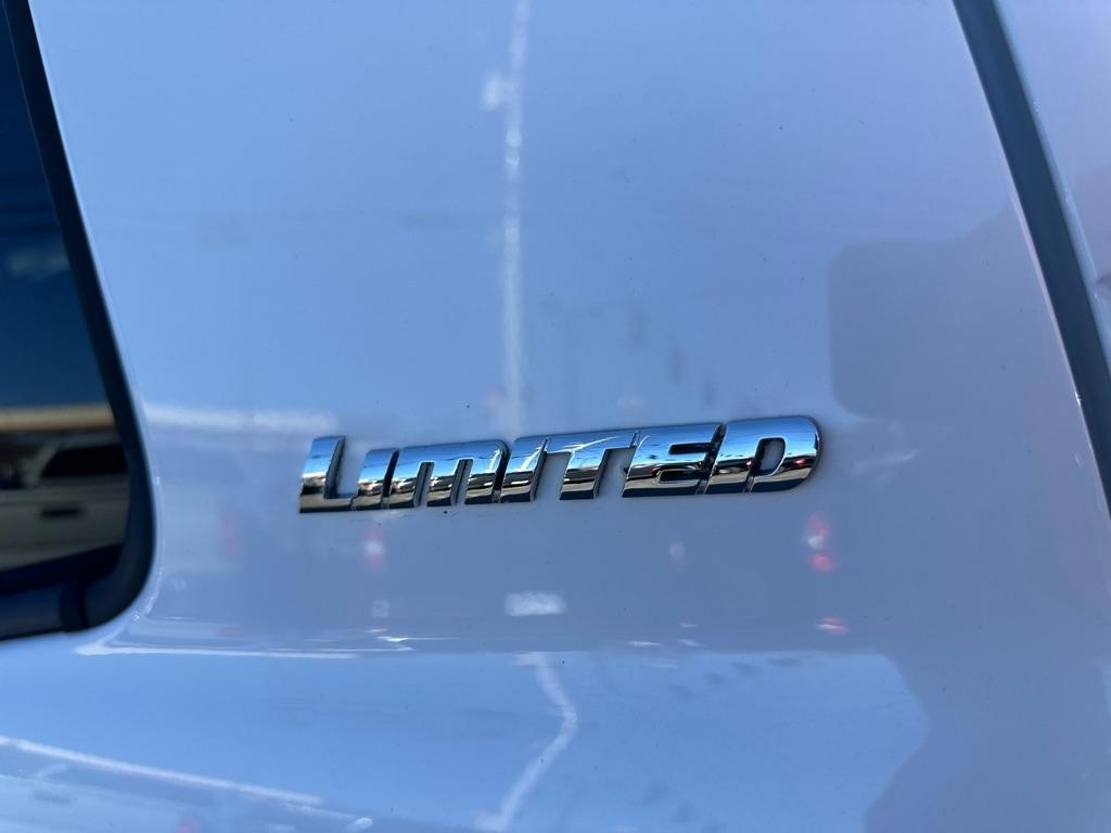 Toyota Tundra 4WD Truck Double Cab 5.7L V8 6-Spd AT LTD (Natl) 2015