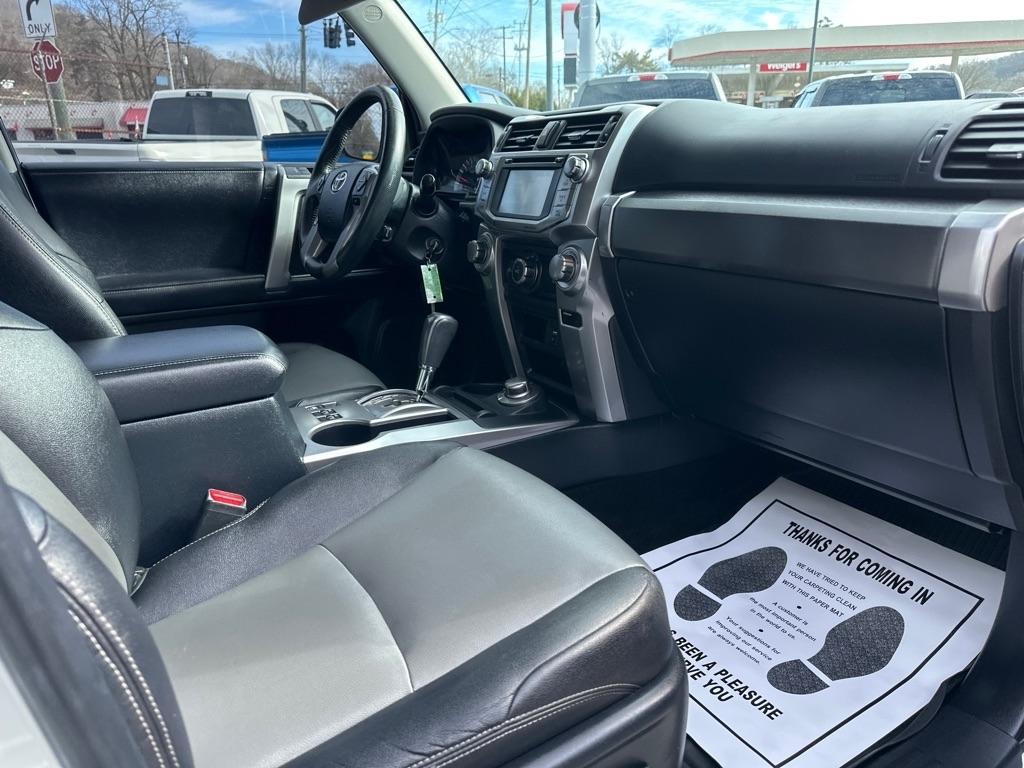 Toyota 4Runner TRD Off Road Premium 4WD (Natl) 2018