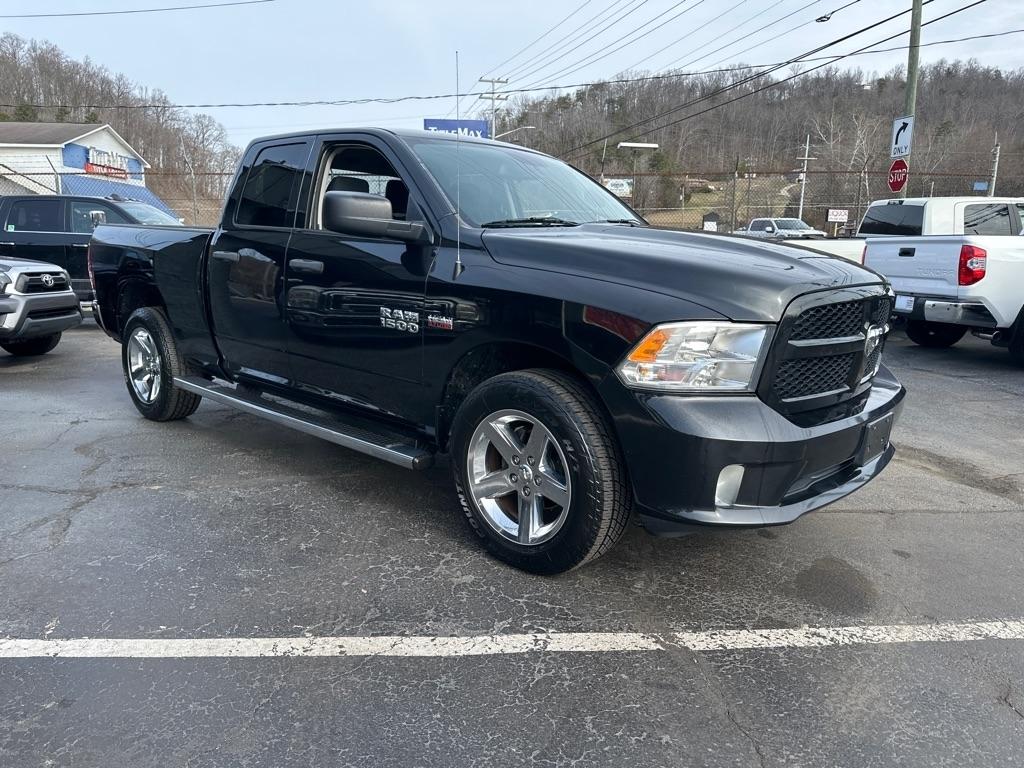 RAM 1500 4WD Quad Cab 140.5" Express 2016