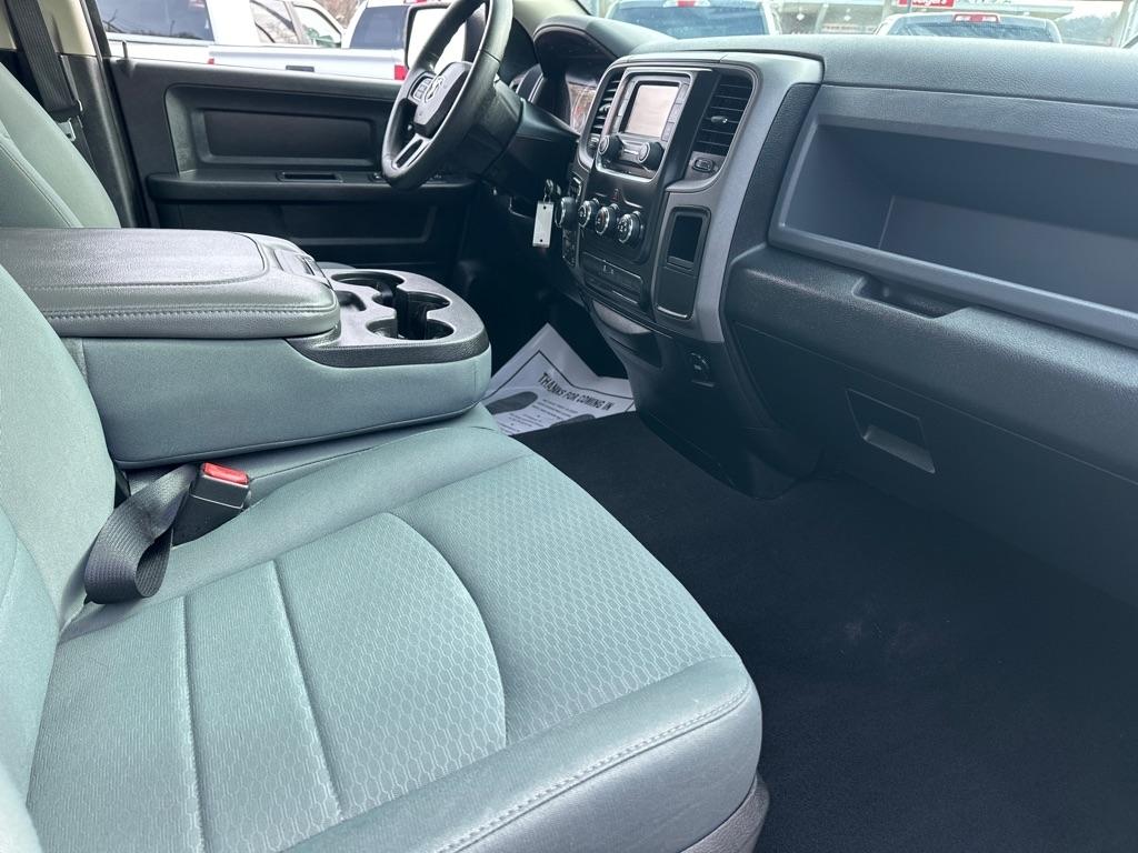 RAM 1500 4WD Quad Cab 140.5" Express 2016