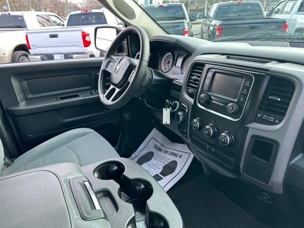 RAM 1500 4WD Quad Cab 140.5" Express 2016