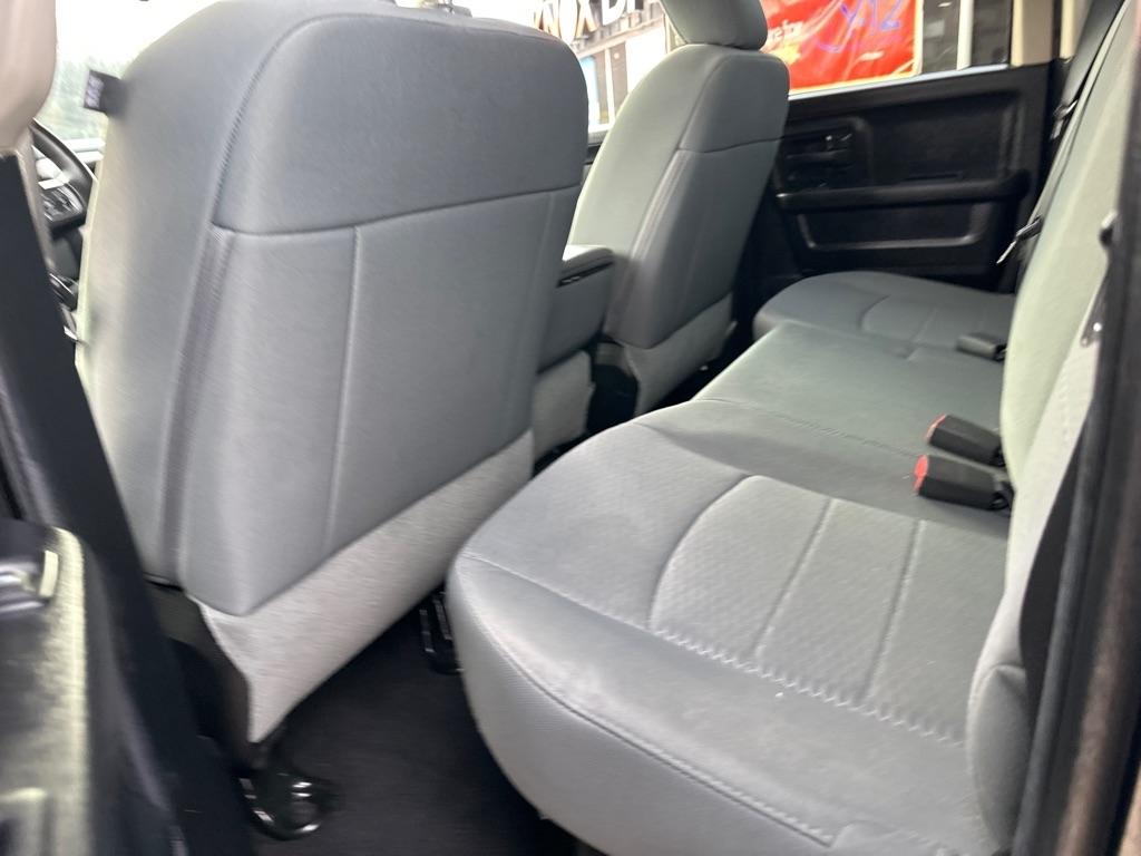 RAM 1500 4WD Quad Cab 140.5" Express 2016