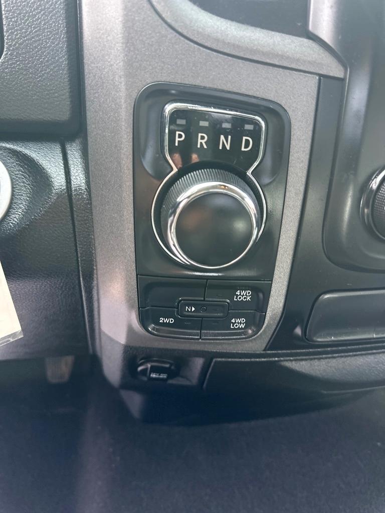 RAM 1500 4WD Quad Cab 140.5" Express 2016