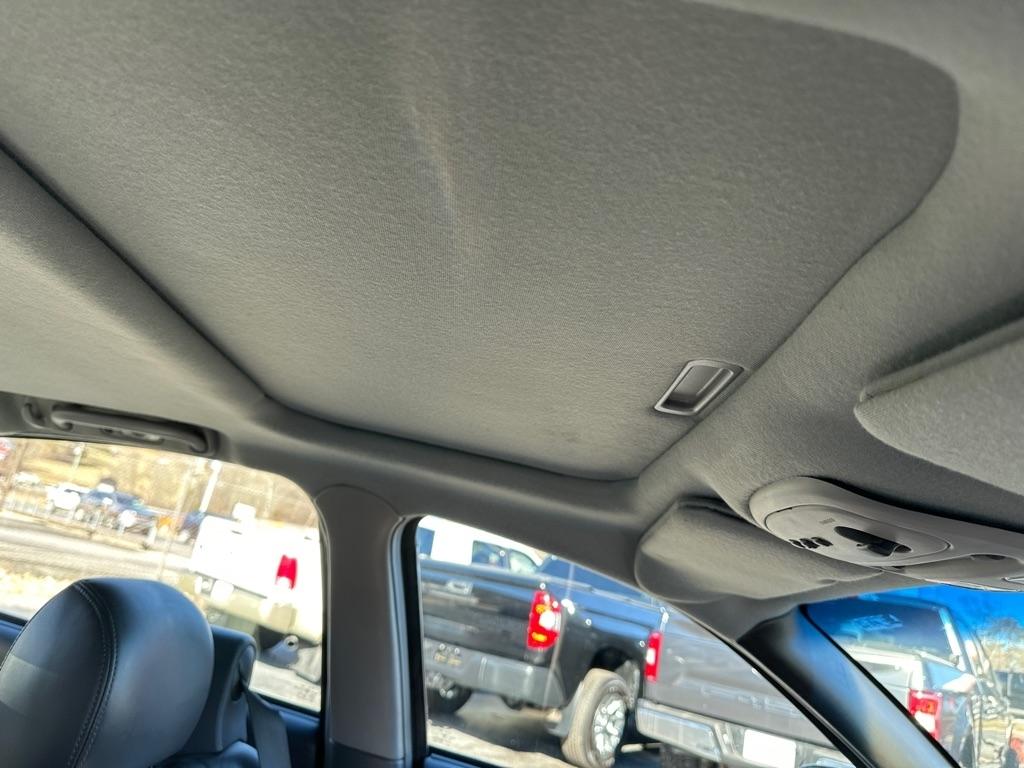 Pontiac Bonneville 4dr Sdn GXP 2005