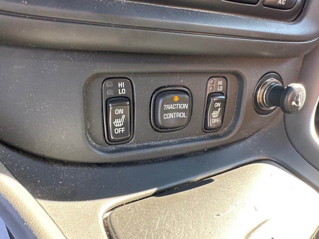 Pontiac Bonneville 4dr Sdn GXP 2005