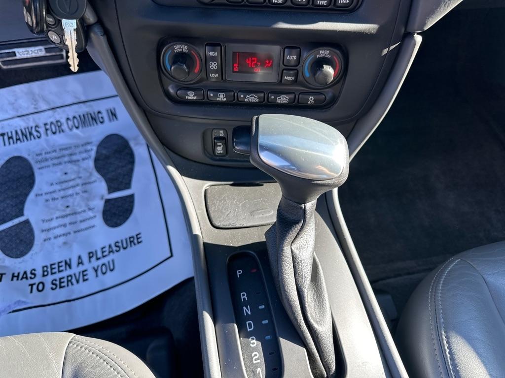 Pontiac Bonneville 4dr Sdn GXP 2005