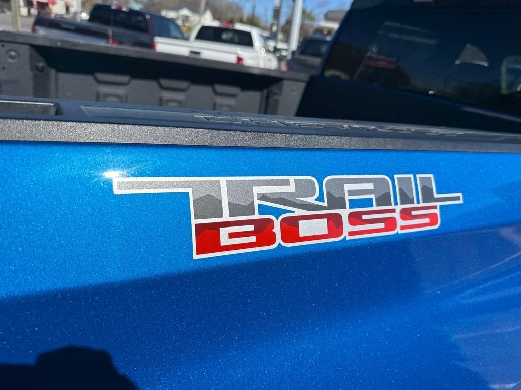 Chevrolet Silverado 1500 4WD Crew Cab 147" Custom Trail Boss 2022
