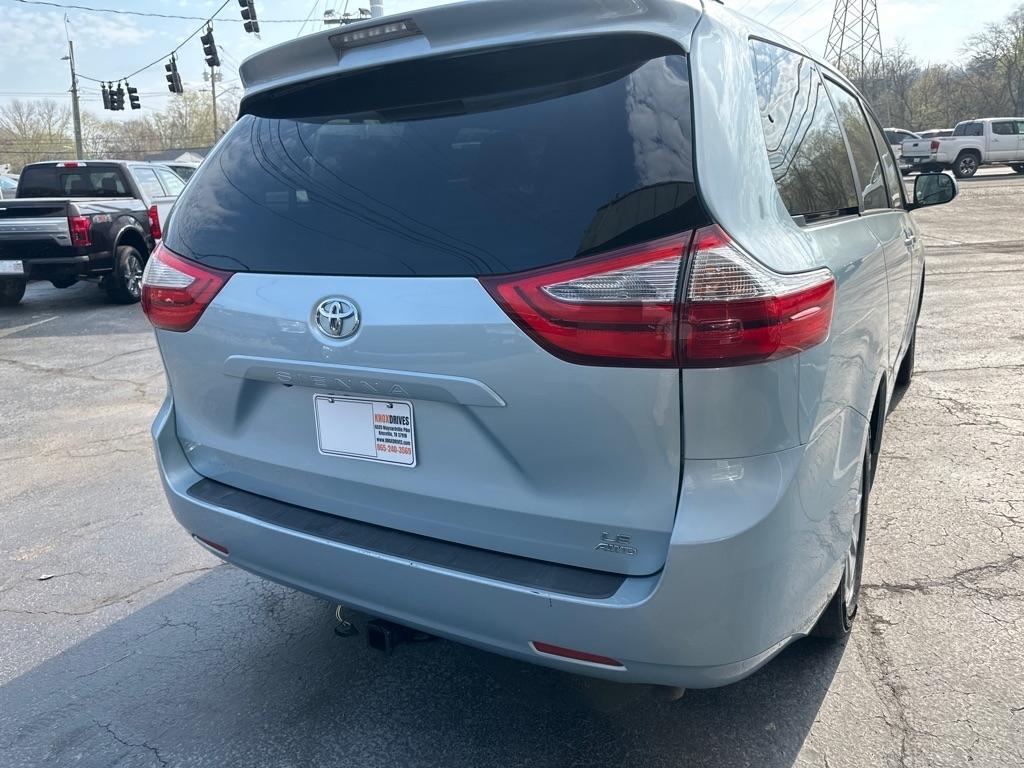 Toyota Sienna 5dr 7-Pass Van LE AWD (Natl) 2016