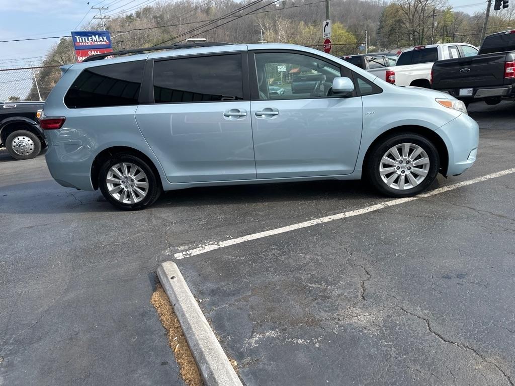 Toyota Sienna 5dr 7-Pass Van LE AWD (Natl) 2016