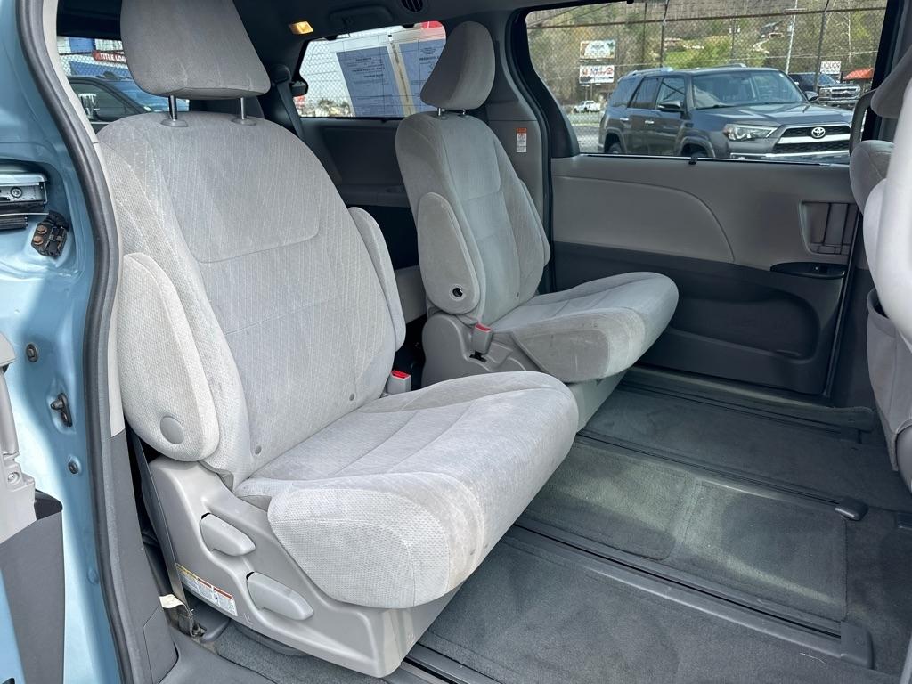 Toyota Sienna 5dr 7-Pass Van LE AWD (Natl) 2016