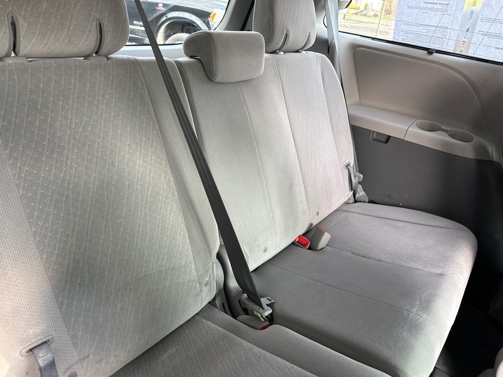 Toyota Sienna 5dr 7-Pass Van LE AWD (Natl) 2016