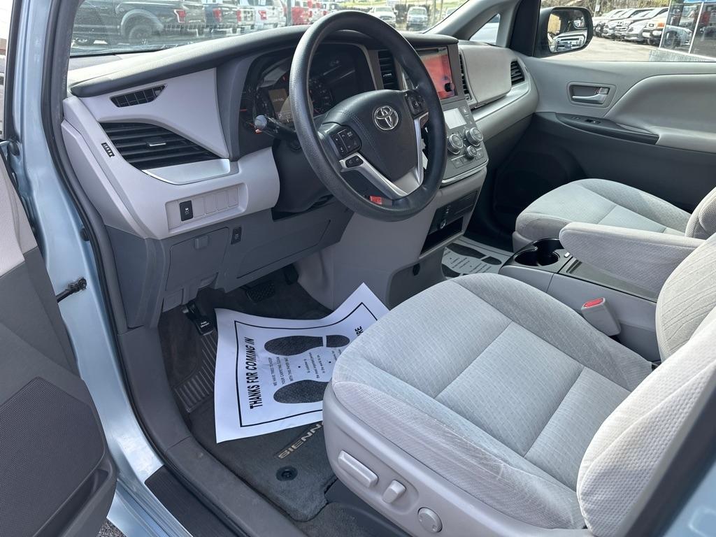 Toyota Sienna 5dr 7-Pass Van LE AWD (Natl) 2016