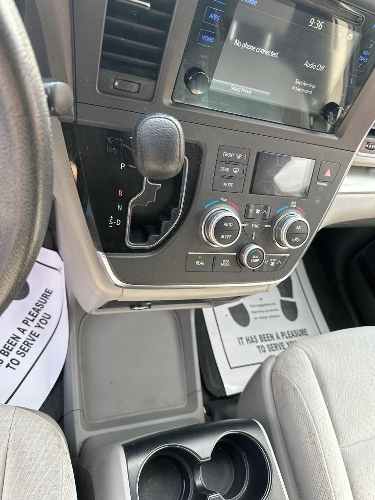 Toyota Sienna 5dr 7-Pass Van LE AWD (Natl) 2016