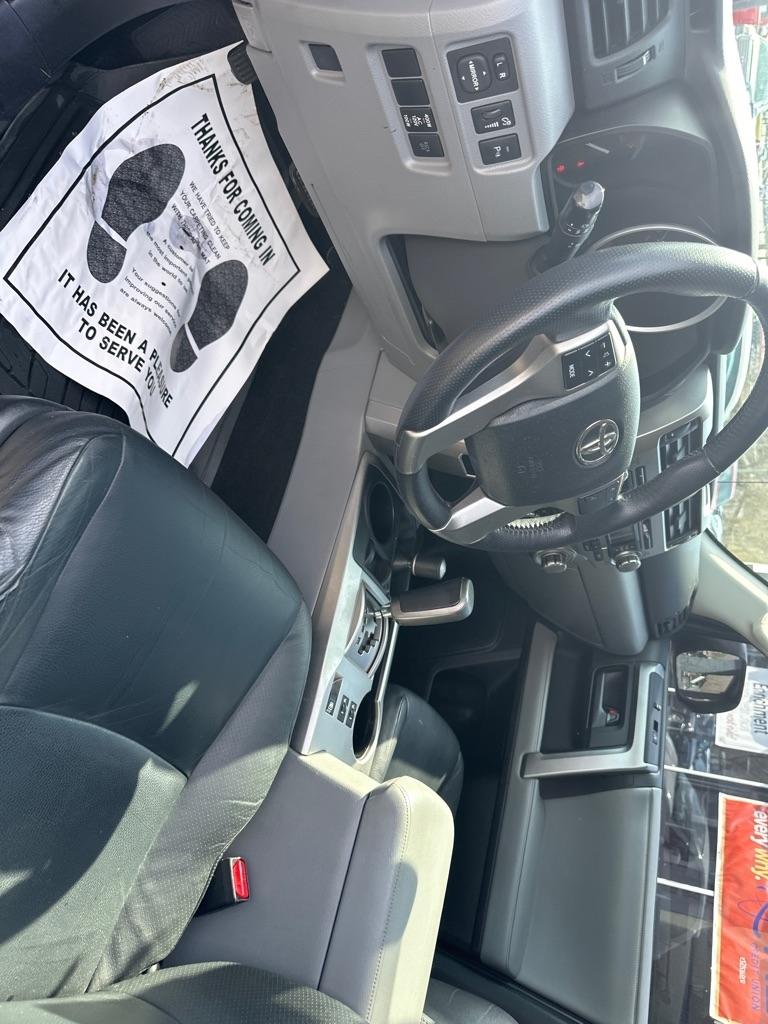 Toyota 4Runner 4WD 4dr V6 Limited (Natl) 2011