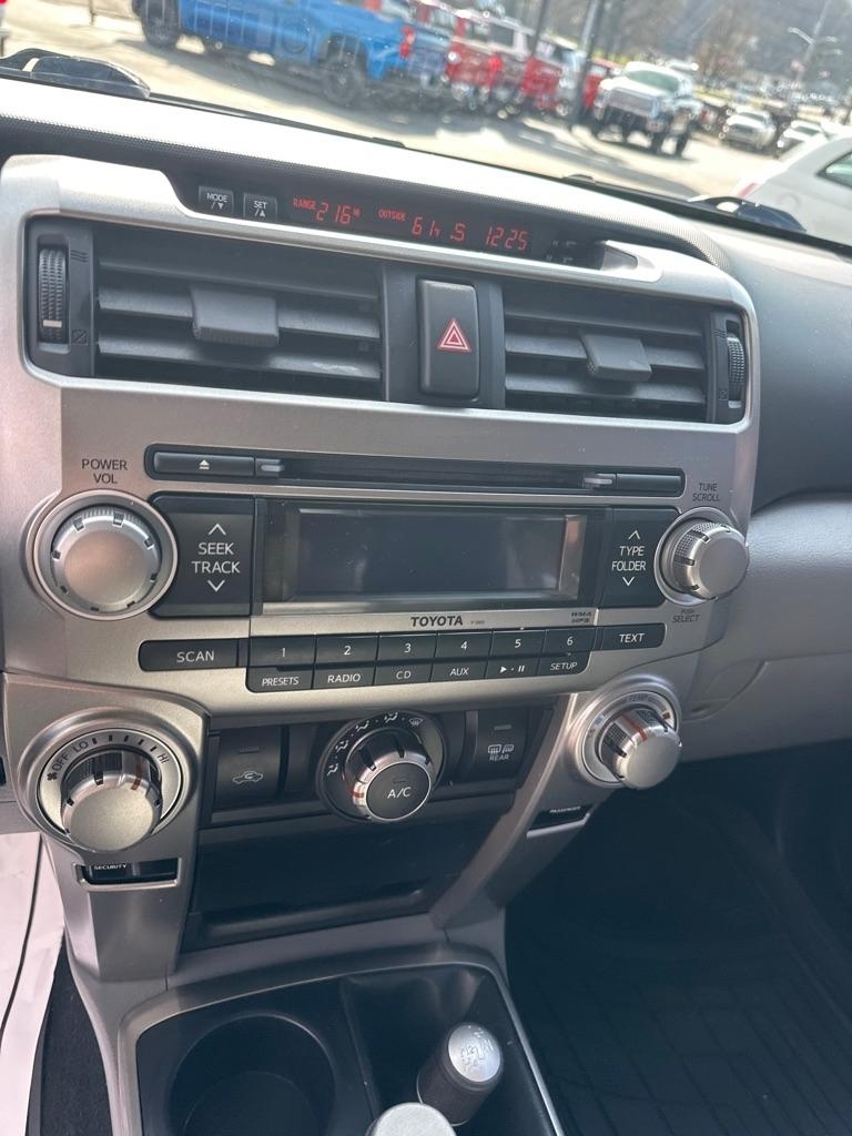 Toyota 4Runner 4WD 4dr V6 Limited (Natl) 2011