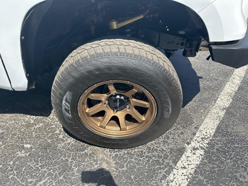 Toyota Tundra 4WD Truck CrewMax 5.7L FFV V8 6-Spd AT Platinum (Natl) 2014