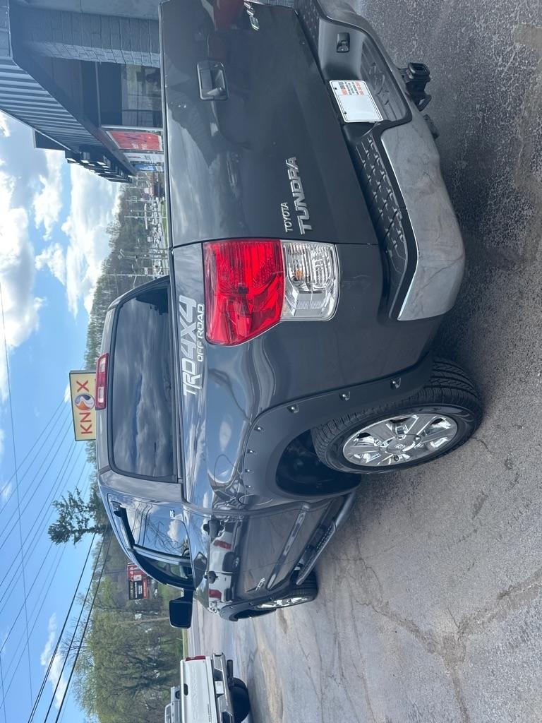 Toyota Tundra 4WD Truck CrewMax 5.7L FFV V8 6-Spd AT (Natl) 2011