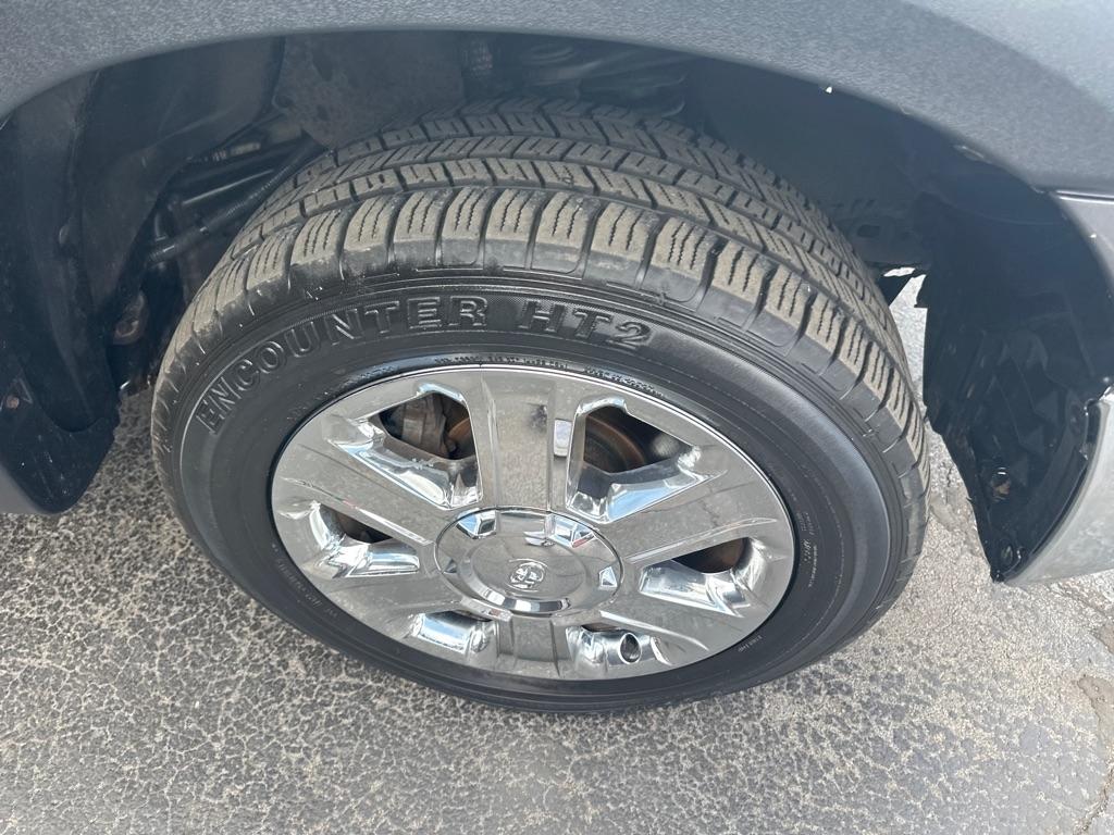 Toyota Tundra 4WD Truck CrewMax 5.7L FFV V8 6-Spd AT (Natl) 2011