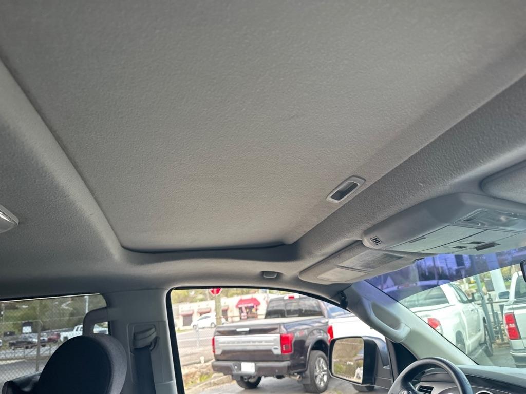 Toyota Tundra 4WD Truck CrewMax 5.7L FFV V8 6-Spd AT (Natl) 2011