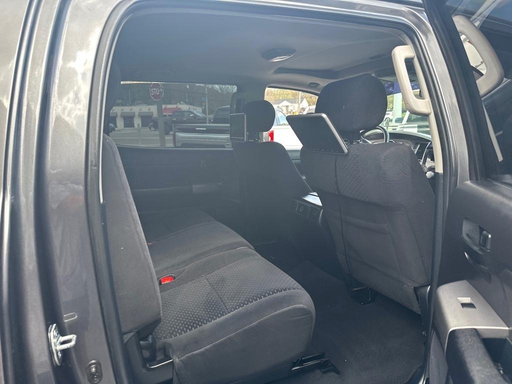 Toyota Tundra 4WD Truck CrewMax 5.7L FFV V8 6-Spd AT (Natl) 2011